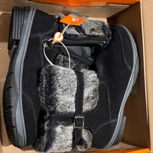 Sporto Black Boots with Gray Fur Trim